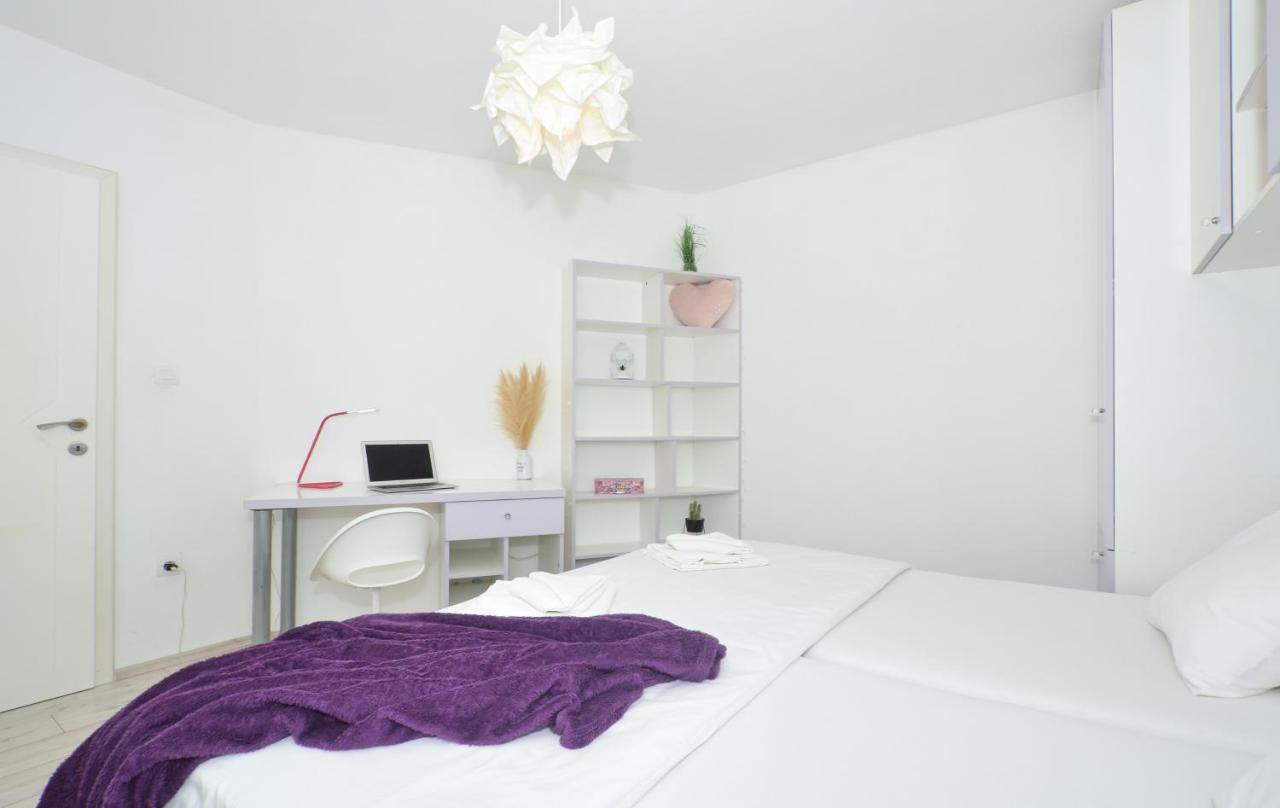 Copacabana Beach Apartments Trogir Exterior photo