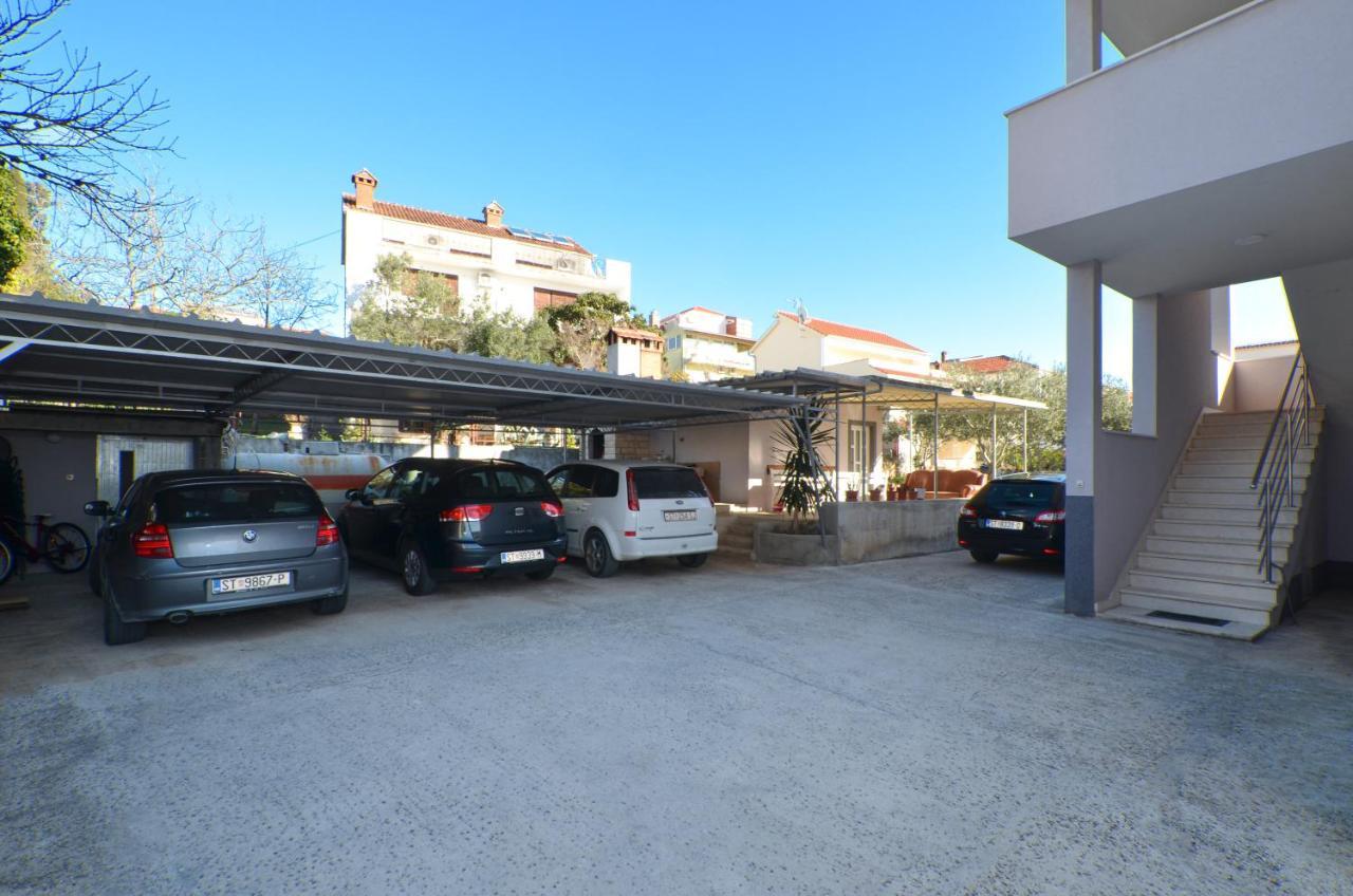 Copacabana Beach Apartments Trogir Exterior photo