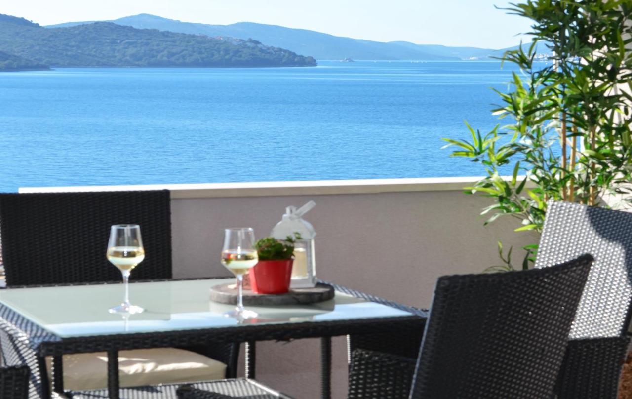 Copacabana Beach Apartments Trogir Exterior photo