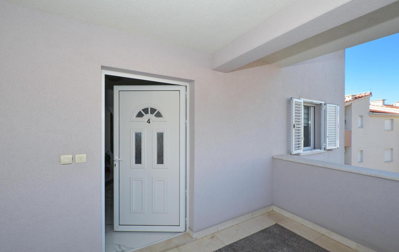 Copacabana Beach Apartments Trogir Exterior photo
