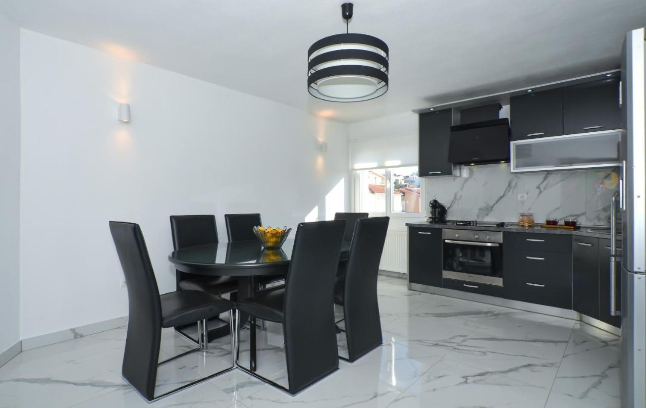 Copacabana Beach Apartments Trogir Exterior photo