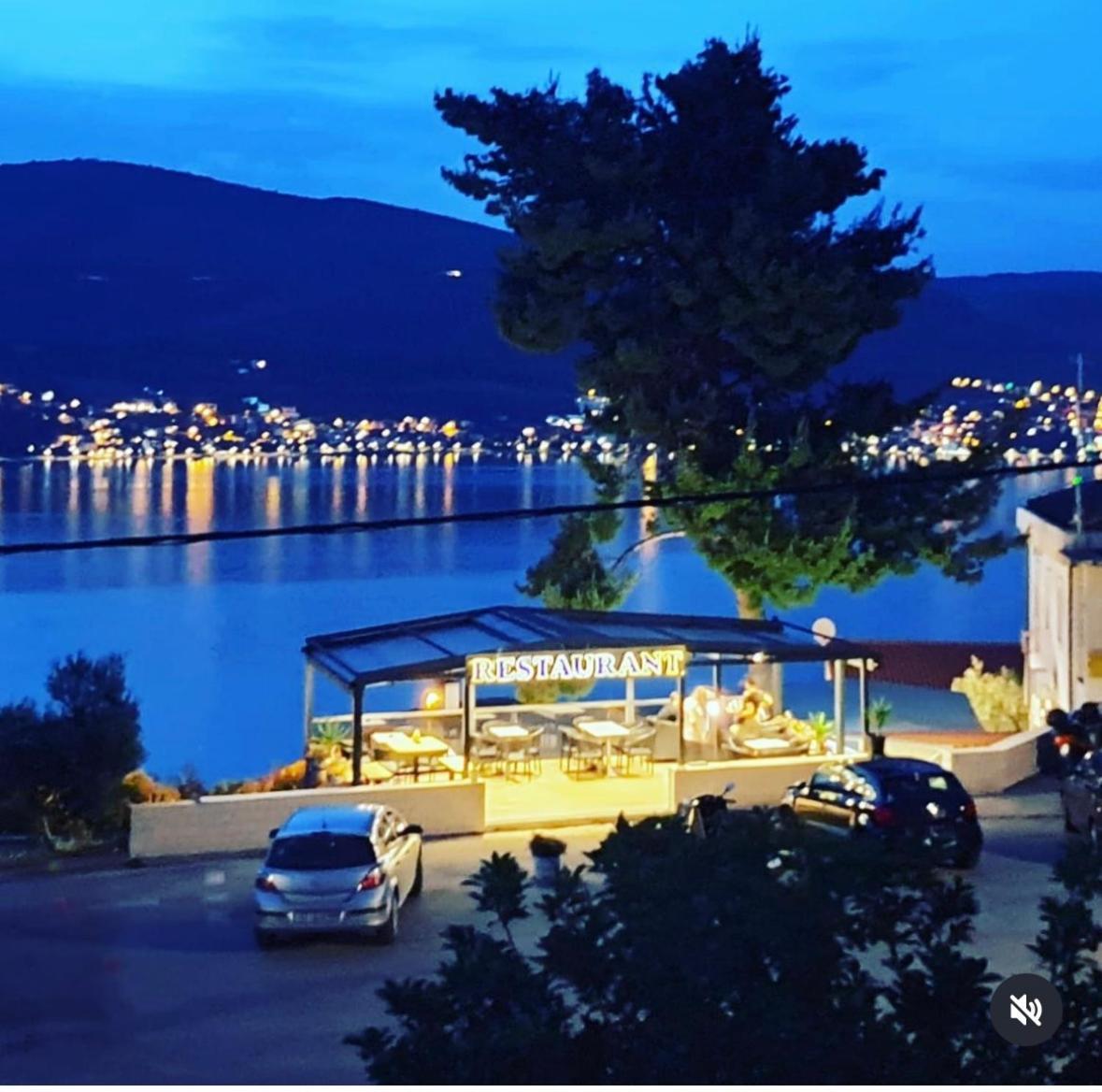 Copacabana Beach Apartments Trogir Exterior photo